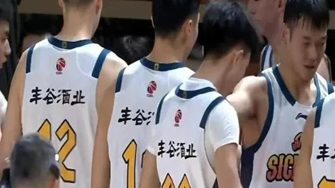 青岛啤酒携手中超联赛热血狂欢，共赴激情盛宴